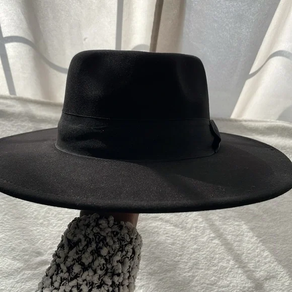 Black fashion hat - Picture 5 of 6
